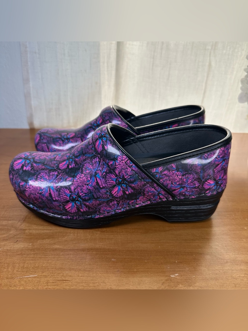 Dansko Professional XP Clogs Butterfly/Floral Patent Leather Size 38 (US 8) - Picture 4 of 12